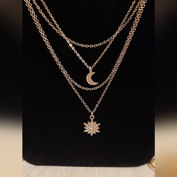American Eagle Outfitters Jewelry - American Eagle moon and stars layered Necklace
